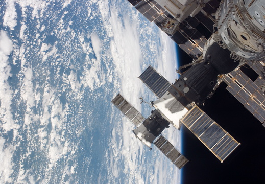 STS116-E-06956