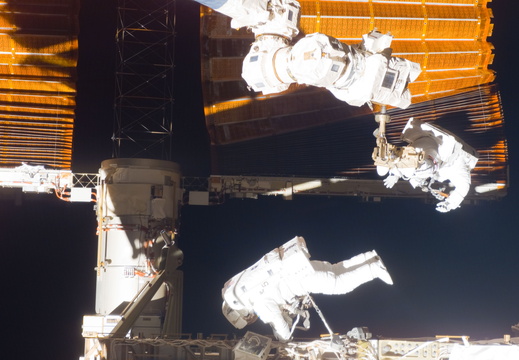 STS116-E-06978