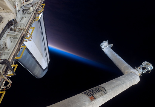 STS116-E-07008