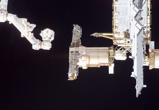 STS116-E-07054