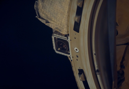 STS116-E-07477
