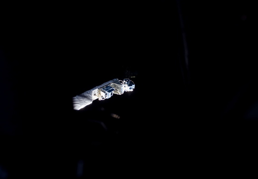 STS116-E-07631