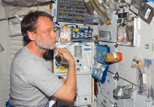 STS116-E-07774
