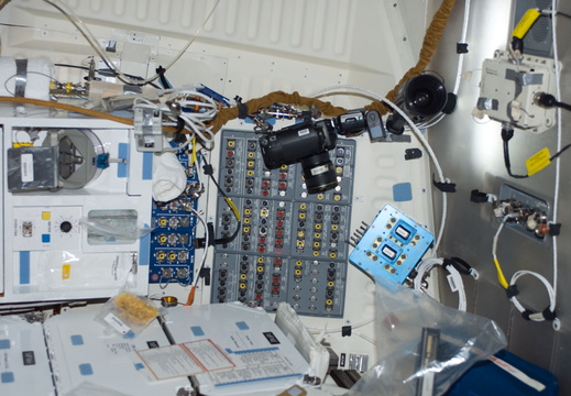 STS117-E-06685