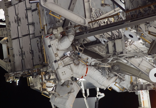 STS117-E-07309