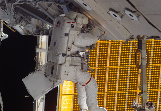 STS117-E-07320