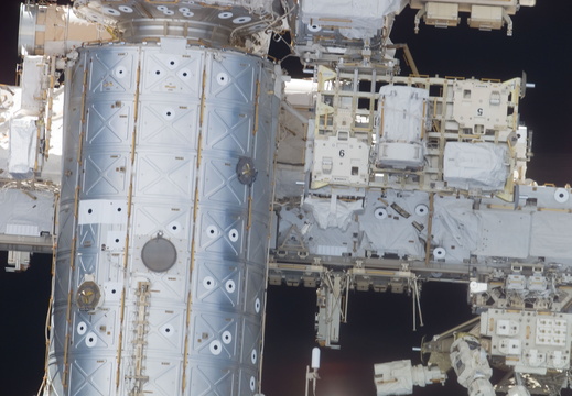 STS117-E-08848