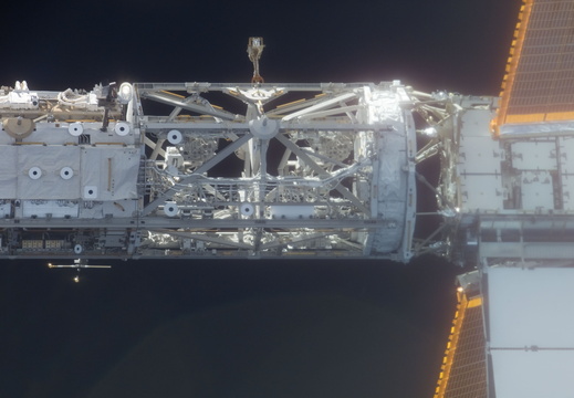 STS117-E-08866