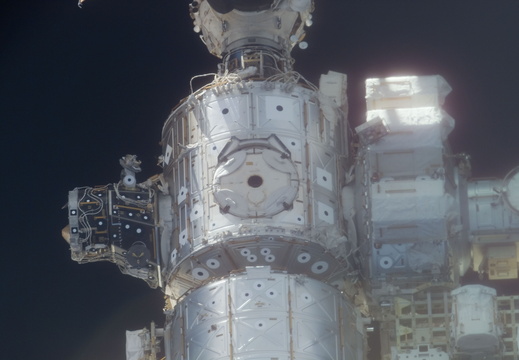 STS117-E-08888
