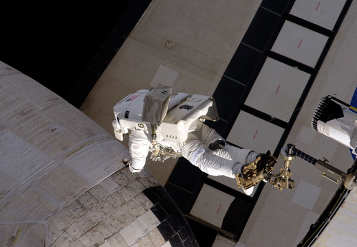 STS117-E-09002