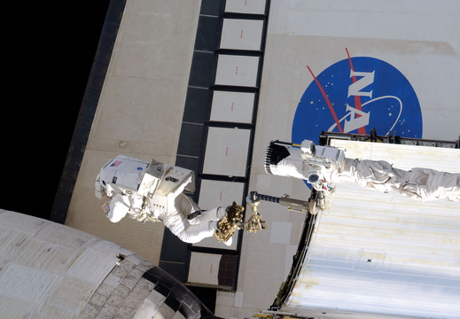 STS117-E-09007