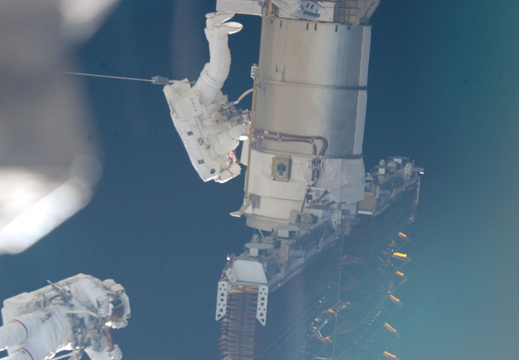 STS117-E-09036