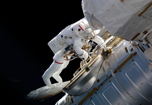 STS117-E-09038