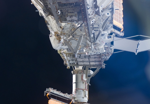 STS117-E-09247