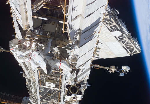 STS118-E-08008