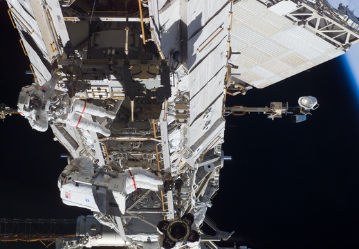 STS118-E-08011