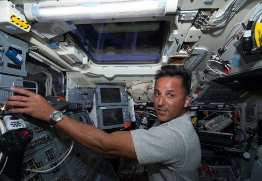 STS119-E-05027