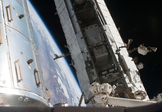 STS119-E-07218