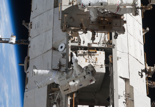 STS119-E-07303