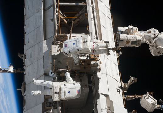 STS119-E-07313