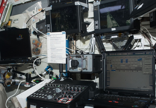 STS119-E-07357
