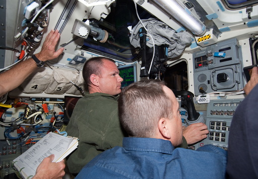 STS119-E-08193