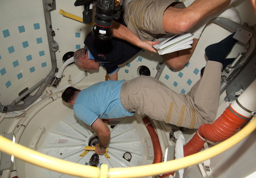 STS119-E-08434