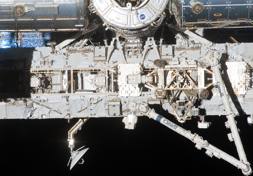 STS119-E-09260
