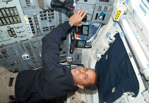 STS119-E-10131
