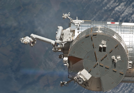 STS124-E-10300