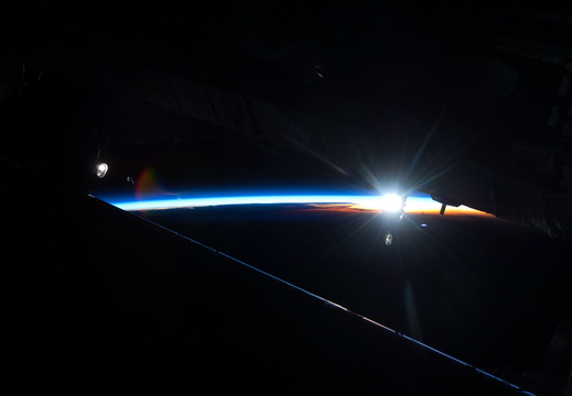 STS126-E-08046