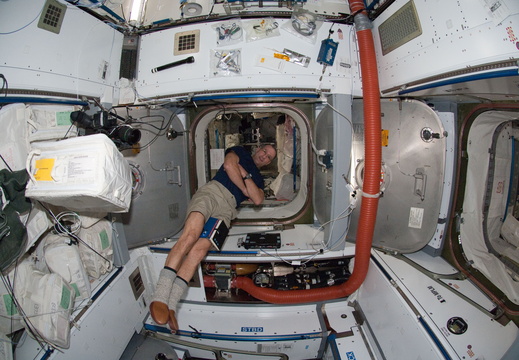 STS126-E-08105