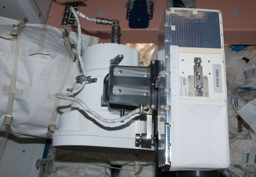 STS126-E-08811