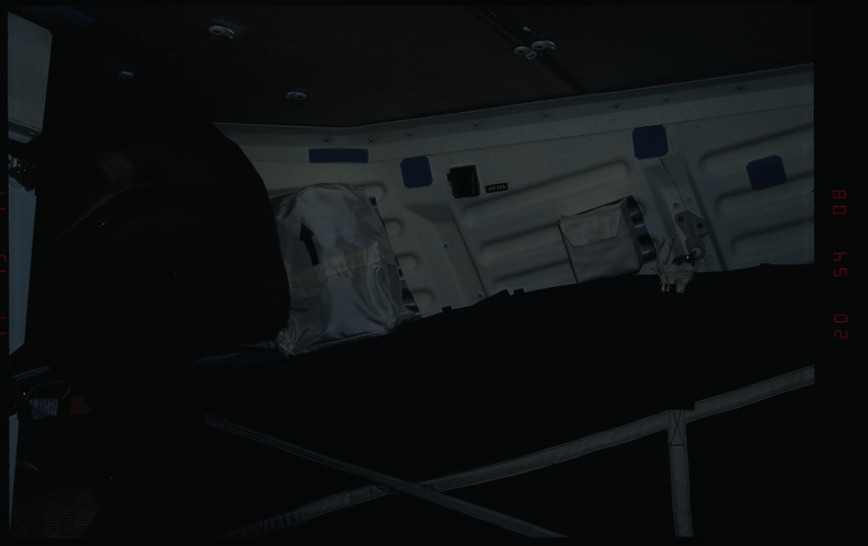 STS031-01-009.jpg
