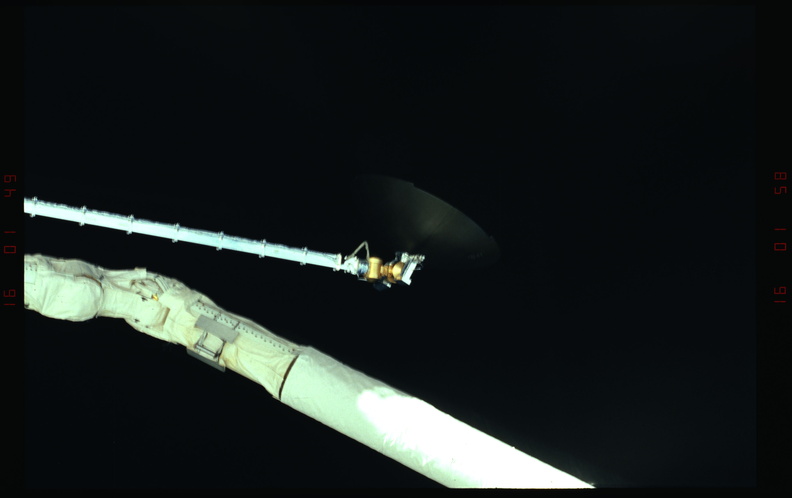 STS031-03-004.jpg
