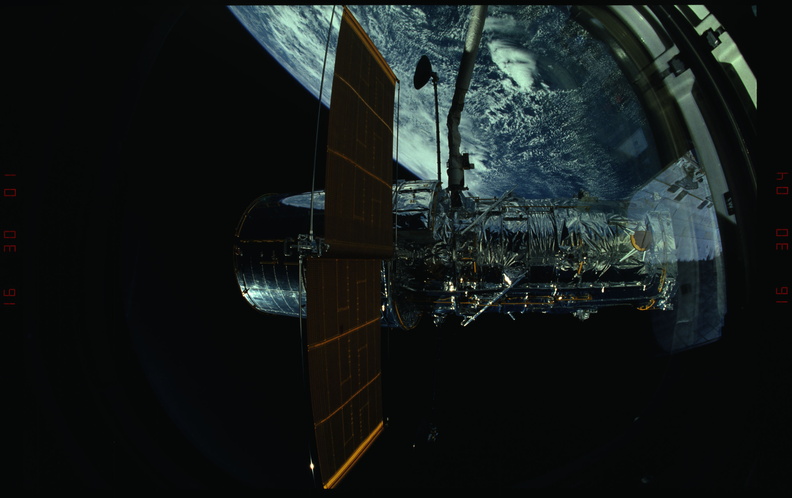 STS031-03-009.jpg