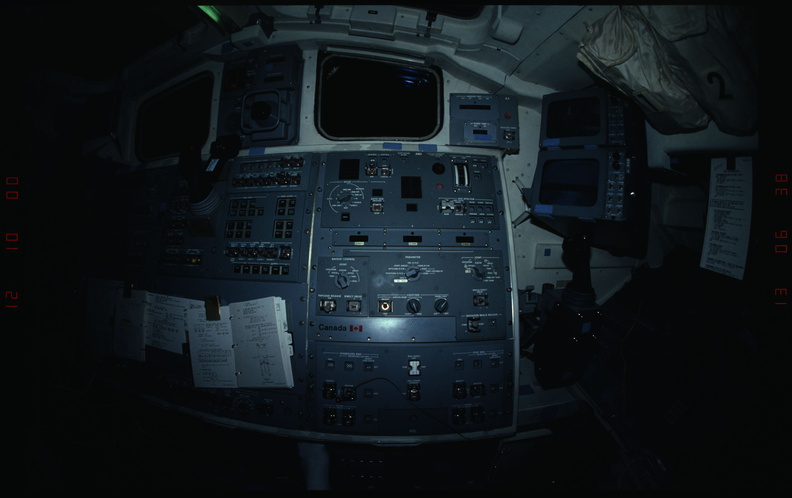 STS031-04-018.jpg