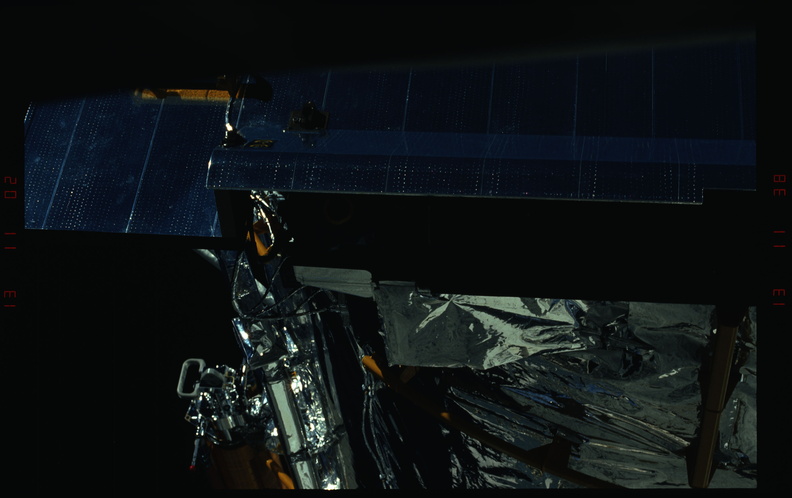 STS031-04-025.jpg