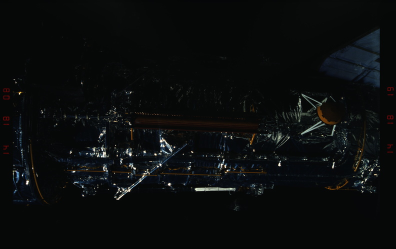 STS031-10-013.jpg