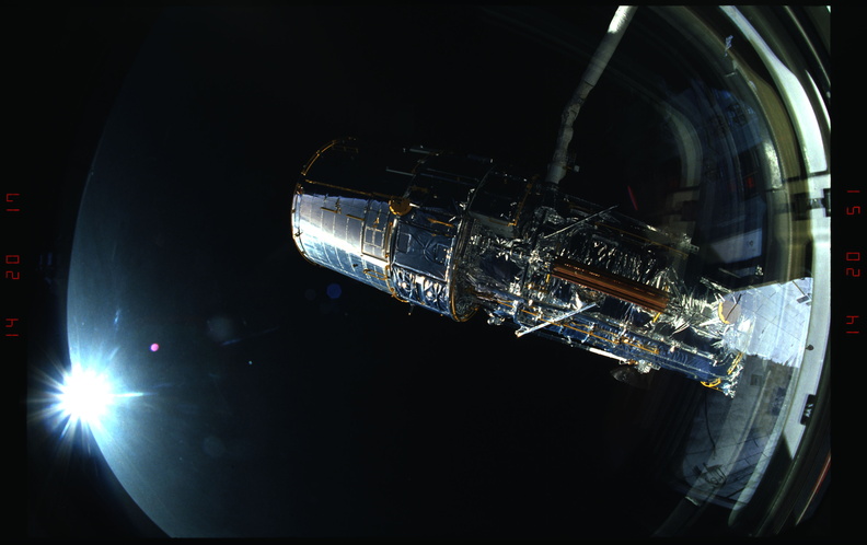 STS031-10-017.jpg