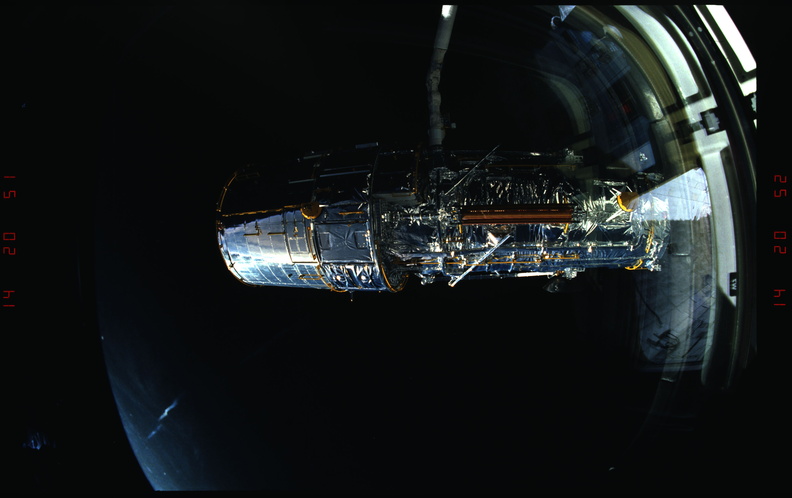 STS031-10-018.jpg