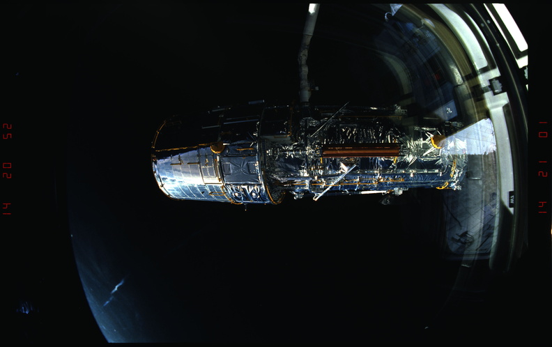 STS031-10-019.jpg