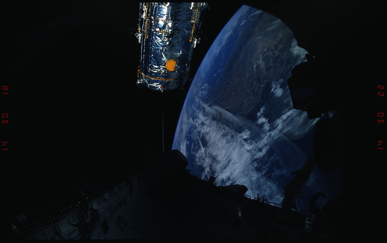 STS031-10-021.jpg