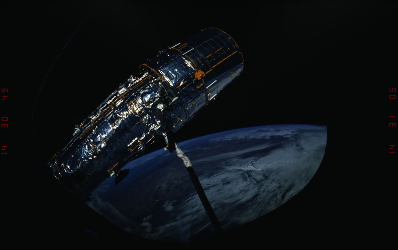 STS031-10-023.jpg