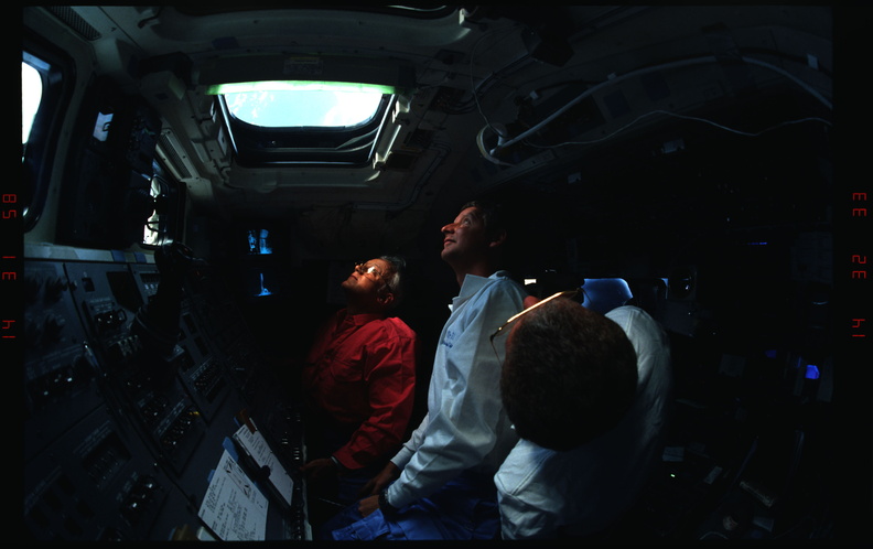 STS031-10-027.jpg