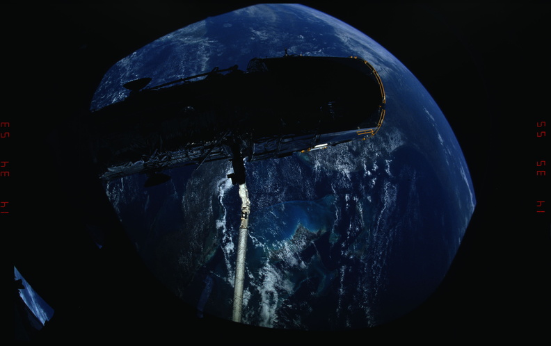 STS031-10-032.jpg