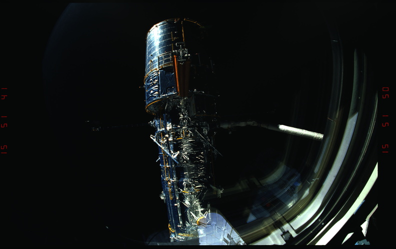 STS031-10-036.jpg