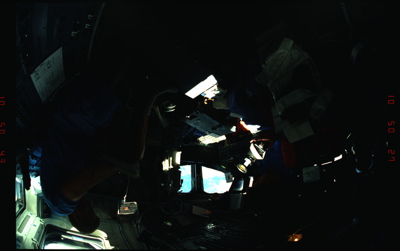 STS031-101-053.jpg