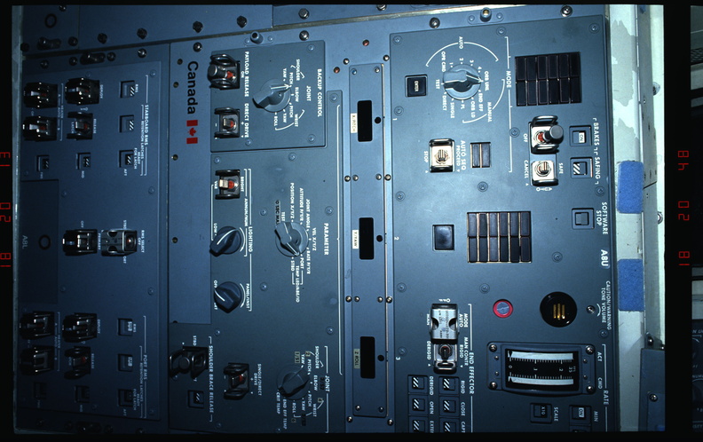 STS031-11-003.jpg