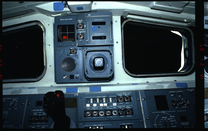 STS031-11-004.jpg